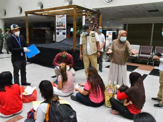 Pastikan Dapat Pelayanan yang Layak, Sekdaprovsu Cek Kondisi TKI yang Dideportasi Malaysia