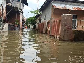 Diguyur Hujan Deras, Ratusan Rumah di Kota Medan Terendam Banjir