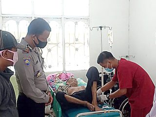 Kapolres Dairi Bantu Kakek Penderita Lumpuh