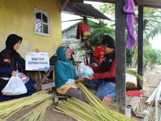 ACT-MRI Beri Bantuan Warga Kampung Haidir Belawan