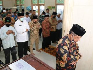 Sambil Gelar Silaturahmi dengan Warga, Plt Walikota Medan Kembali Salat Jum'at Berjamaah