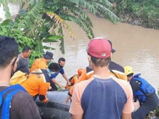 Hanyut saat Mandi di Sungai Bersama Temannya, Hatta Ditemukan Tewas