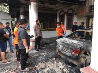 Rumah Tokoh Pemekaran Sergai Diduga Dibakar, Polres Bersama Tim Labfor dan Subdit 3 Jatanras Poldasu Lakukan Olah TKP