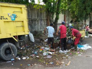 Mendadak Jadi 'TPS' Sampah, Bau Busuk di Jalan Alu-Alu Sibolga Menyengat