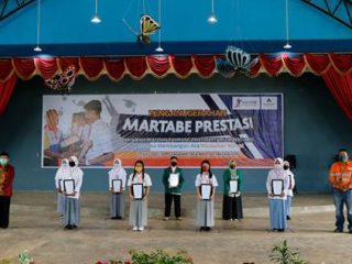 Tambang Emas Martabe Salurkan Beasiswa Martabe Prestasi 2020 Rp876,9 Juta