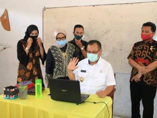 Menyaksikan Proses Belajar Secara Daring, Akhyar Sapa Siswa/i SMP Negeri 2 Medan