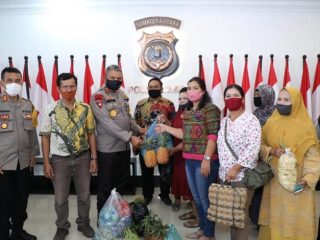 Diberikan Sayur Mayur, Kapolda Sumut Apresiasi Pedagang Pasar Tradisional Kota Medan