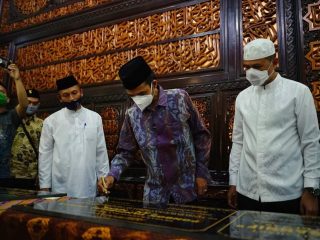 Wagub Sumut dan UAS Teken Prasasti Pembangunan Masjid dan Rumah Tahfizh