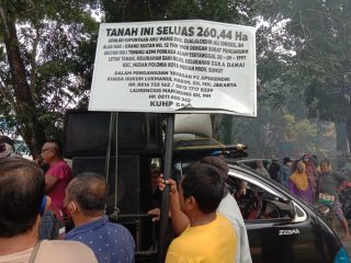 Warga Sari Rejo Protes Klaim Tanah Grand Sultan