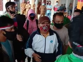 Tuntut Kampus Aknira Diaktifkan, Oknum Anggota DPRD Nias Utara Susupi Aksi Mahasiswa