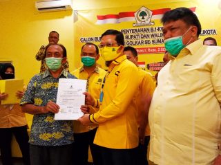 DPD Partai Golkar Sumut Serahkan SK untuk 23 Paslon Walikota dan Bupati Pilkada 2020