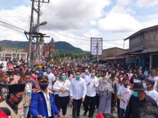 Diiringi Ribuan Pendukung, Paslon Franc-Mutsyuhito Resmi Mendaftar ke KPU Pakpak Bharat