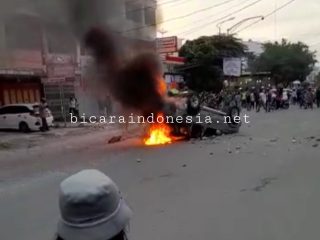Kerusuhan di Medan Meluas, Mobil Dinas Polri Dibakar Massa