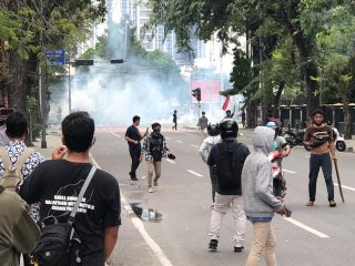Buntut Omnibus Law Cipta Kerja, Bentrokan di Medan Akhirnya Pecah