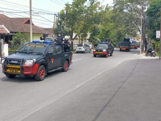 Pantau Sitkamtibmas Kota Medan, Brimob Sumut Gelar Patroli Skala Besar