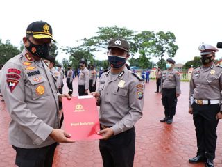 Empat Personel Polres Siantar Terima Penghargaan dari Kapoldasu