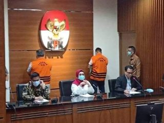 KPK Resmi Tahan Bupati Labura Buyung Sitorus