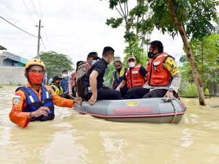 Cek Banjir Tebingtinggi, Edy Rahmayadi Minta Lakukan Penanganan Cepat