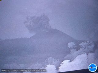 Sinabung Meletus Lagi, Kolom Abu Teramati Setinggi 1.500 Meter