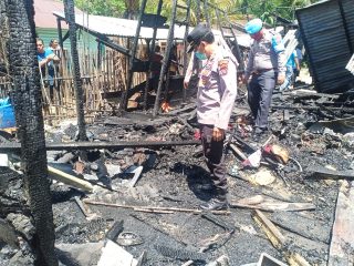 Sebuah Rumah Papan di Desa Mungkur Ludes Terbakar
