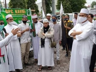 Ratusan Umat Islam di Batangkuis Turun ke Jalan, Serukan Boikot Produk Prancis