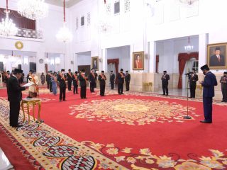 Presiden Jokowi Anugerahkan Tanda Kehormatan Bintang Mahaputera dan Bintang Jasa pada 71 Tokoh