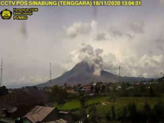 Hari ini, Gunung Api Sinabung Kembali Erupsi dan Luncurkan Awan Panas Guguran   