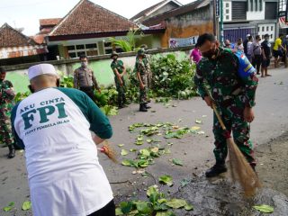 Libatkan Ormas dan Masyarakat, Danrem 162/WB Inisiasi Karya Bakti Bersama TNI Polri