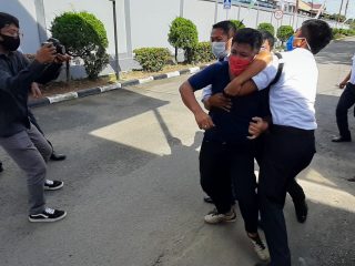 Penyusup Menerobos, Kericuhan Warnai Aksi Mahasiswa di Kantor PLN UIKSBU Medan