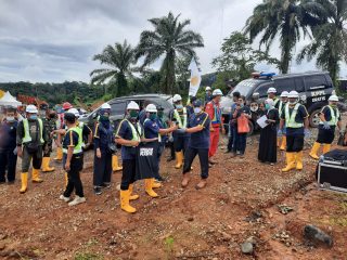 Peduli Lingkungan di Hari Bhakti Kemen PUPR, Amphibi Turut Tanam Pohon