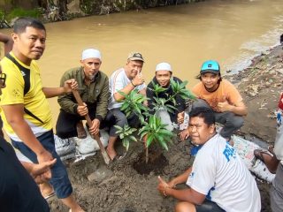 Tanam Pohon di Bantaran Sungai Babura, Cara Warga Kampung Sejahtera Antsipasi Abrasi Pasca Banjir