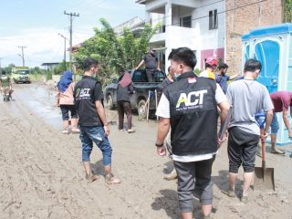 ACT Sumut Lakukan 3 Aksi Peduli di Lokasi Banjir Bandang Medan