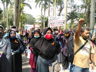Protes Pembangunan TPA, Ratusan Warga Tadukanraga Geruduk Kantor DPRD Deliserdang