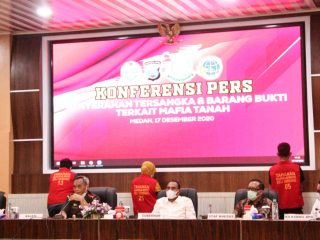 Poldasu Serahkan 4 Tersangka dan Barang Bukti Perkara Mafia Tanah 'Sport Center' ke Kejatisu