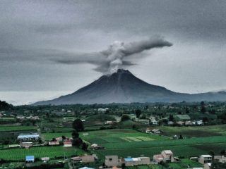 Sinabung Kembali Erupsi di Awal Tahun 2021