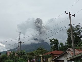 Gunung Sinabung Erupsi Lagi