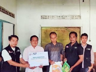 50 Tuna Netra di Padangsidimpuan Terima Paket Sembako dari ACT-MRI