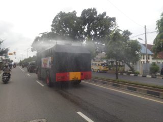 Batalyon A Pelopor Brimob Sumut Bagikan Sembako dan Masker kepada Masyarakat Binjai