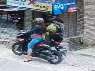 Astaga! Sedang Maling Tabung Gas, Aksi 2 Wanita di Lubukpakam Terekam CCTV