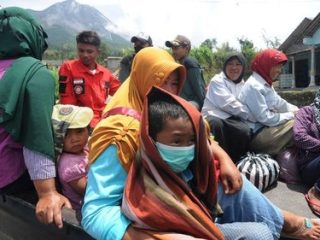 Ratusan Pengungsi Gunung Merapi di Sleman Akhirnya Dipulangkan
