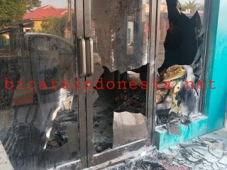Breaking News!! Kantor PLN ULP Kuala Dilempar Bom Molotov