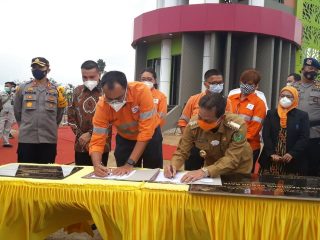 Tambang Emas Martabe Serahterimakan  Menara Pandang Kebun Raya Sipirok Tapsel