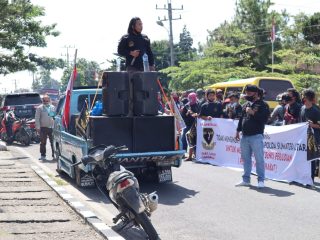 LSM Demo Mapolres Dairi, Desak Polisi Lepaskan Terduga Pelaku Penganiayaan
