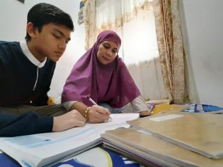 Fenomena Orangtua Kerjakan Tugas Anak, Pengaruh Beban Sekolah Daring?