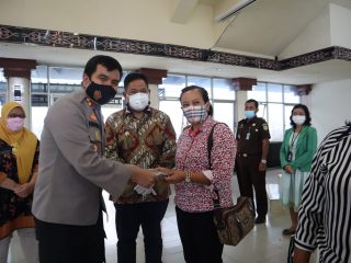 Kapolres Dairi Hadiri Demo Pembuatan Masker untuk Masyarakat 8 Kelurahan
