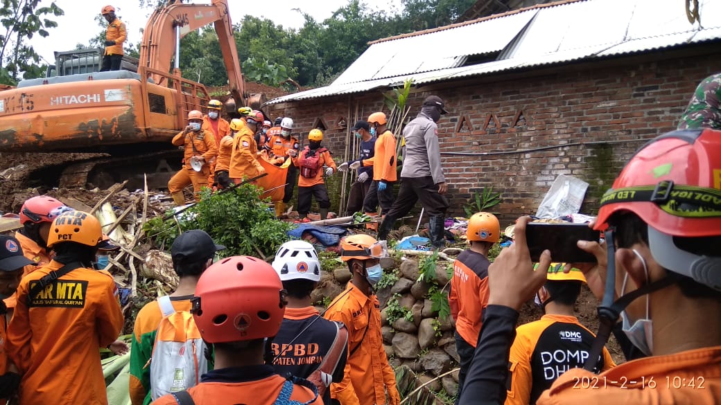 Pasca Longsor di Ngetos, 12 Meninggal Dunia, 7 Hilang dan 101 Warga Mengungsi