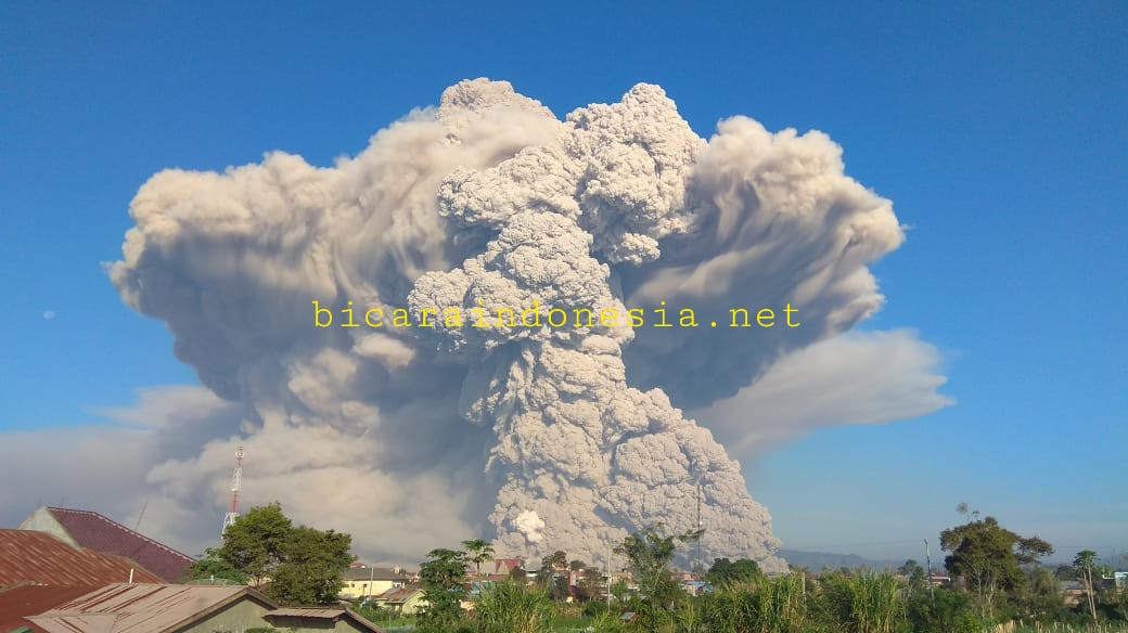 Bahaya! Sinabung Erupsi Lebih dari 5.000 Meter, Pagi Ini Sudah 13 Kali Luncurkan Awan Panas