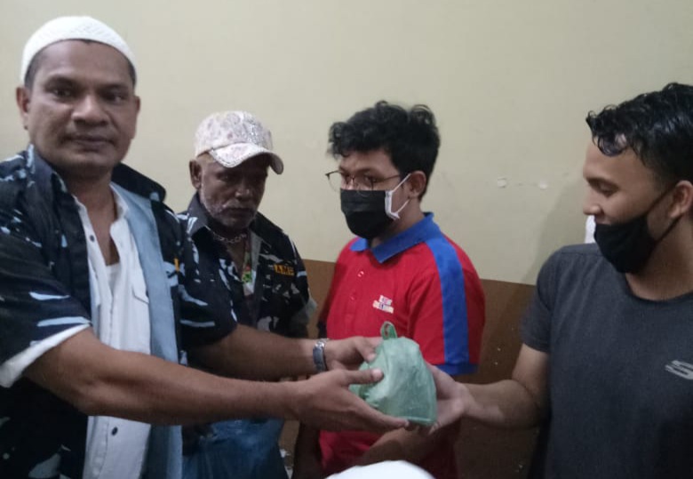 AMPI Medan Petisah Berbagi Nasi Berkah di Masjid Ghaudiyah