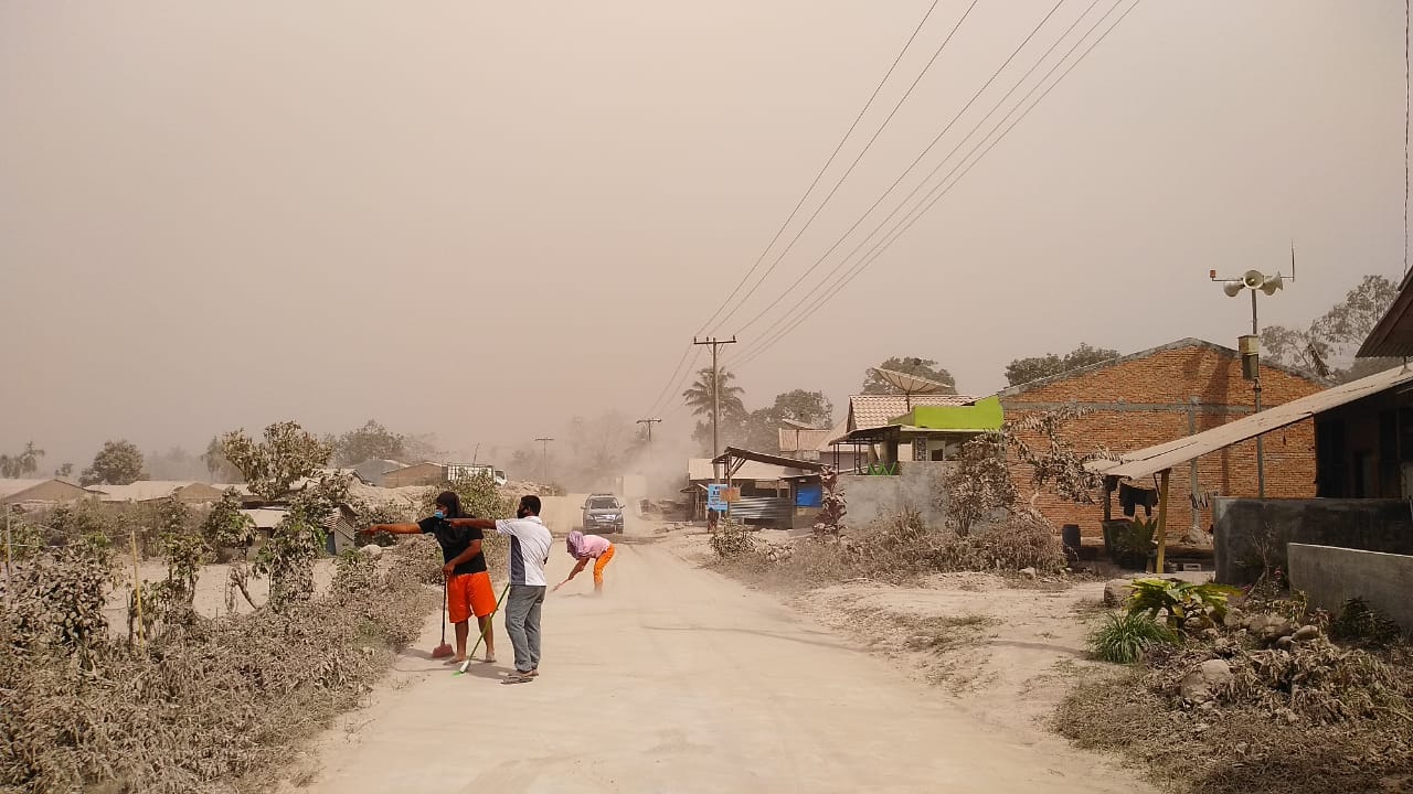 Intensitas Erupsi Sinabung Meningkat,  Masyarakat Diminta Tetap Waspada