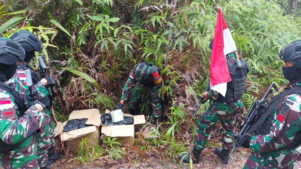 Patroli TNI di Sambas, Gagalkan Penyelundupan 42 Kg Sabu di Jalur Ilegal Malaysia ke Indonesia
